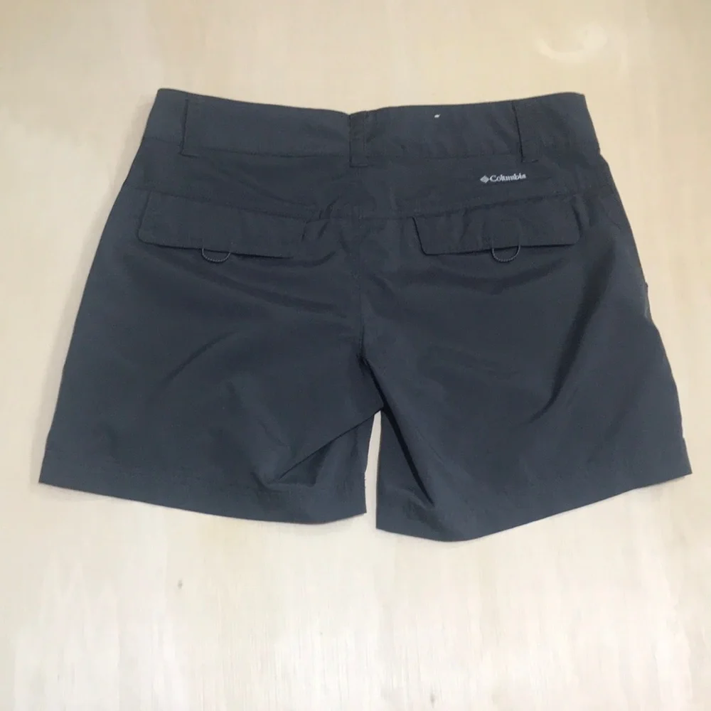 Columbia Women's Dark Gray Athletic Shorts with Front Pockets Size 4